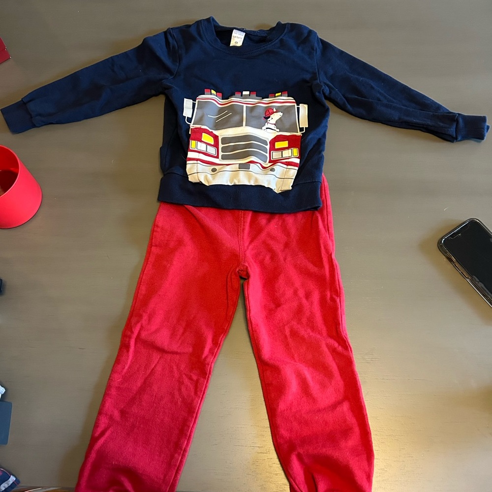 Never worn 4t set firetruck and dog
